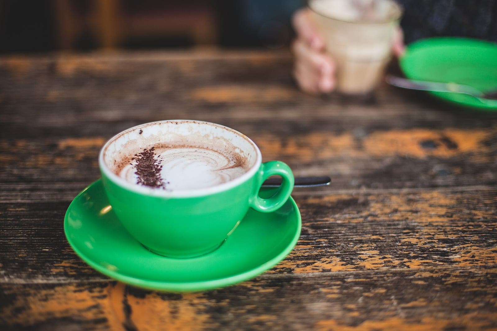 Gäste in einem Café